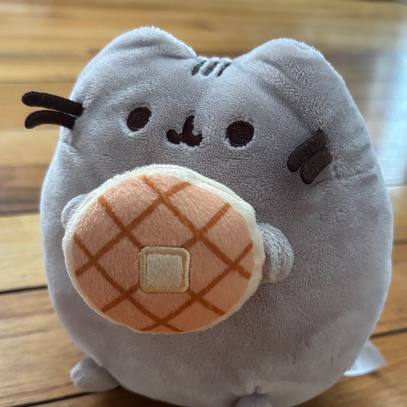 Pusheen Gray Plush with Waffle - Picture 4 of 4